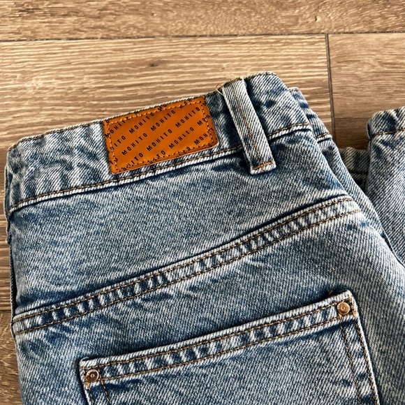 MOHITO High-Rise Light Wash Straight Jeans - Picture 3 of 4